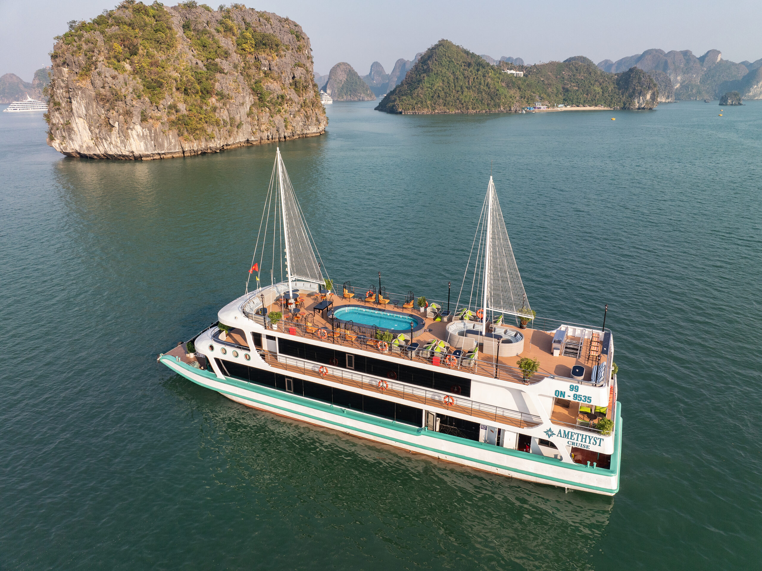 Amethyst 1-Day Cruise – A Luxurious Halong Bay